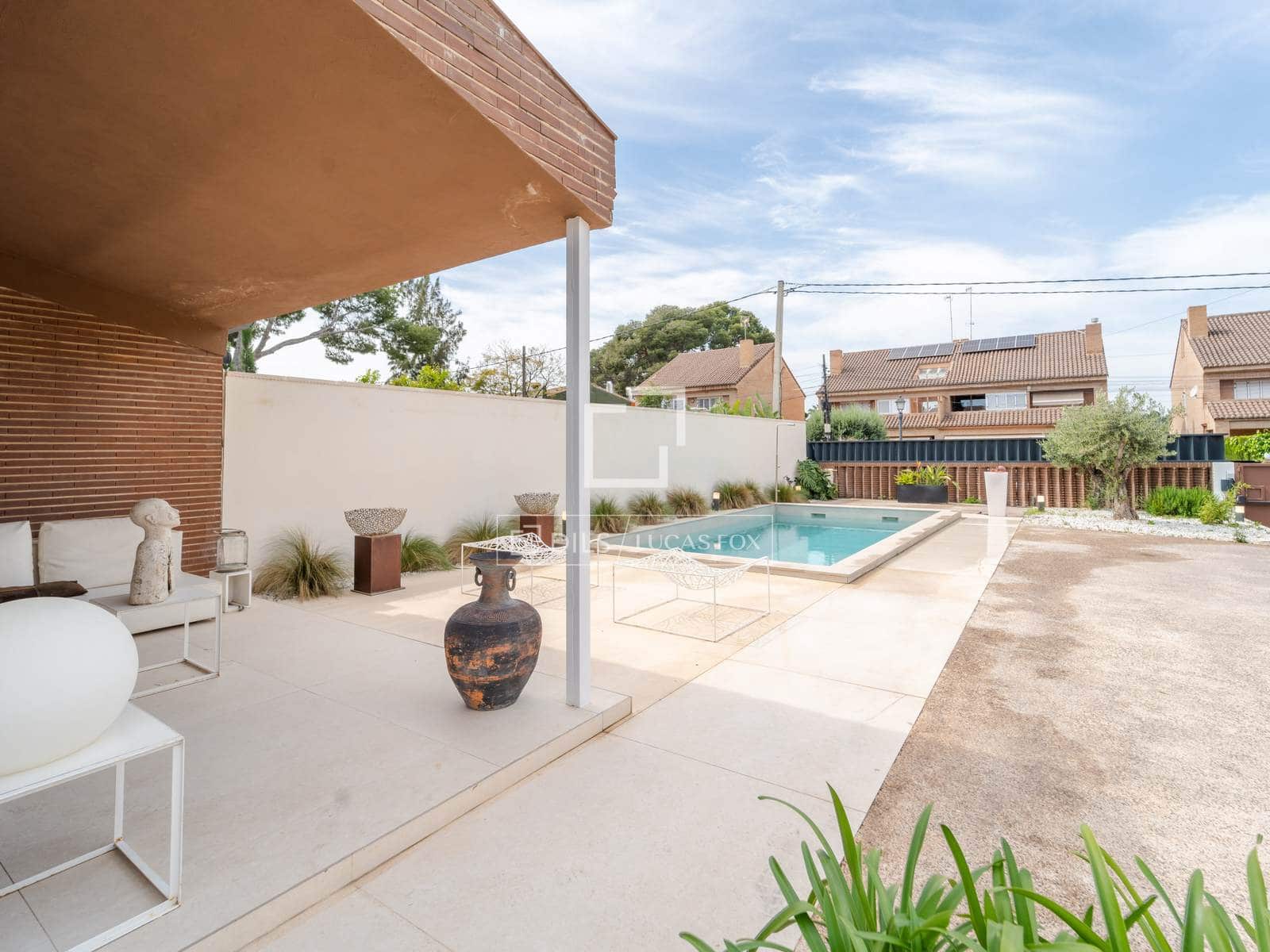 Villa/Maison de 4 chambres à louer à Burjassot avec piscine - 3 800 € (Ref: 8220835)