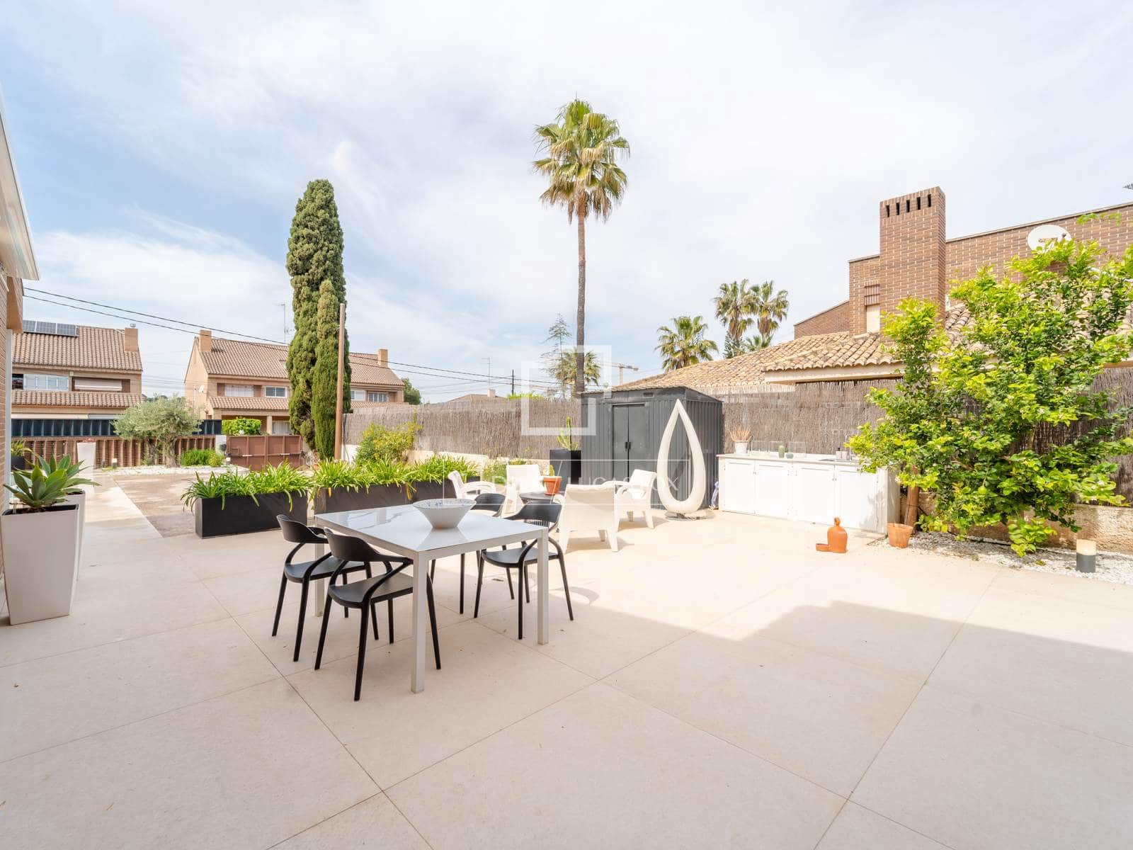 Villa/Maison de 4 chambres à louer à Burjassot avec piscine - 3 800 € (Ref: 8220835)