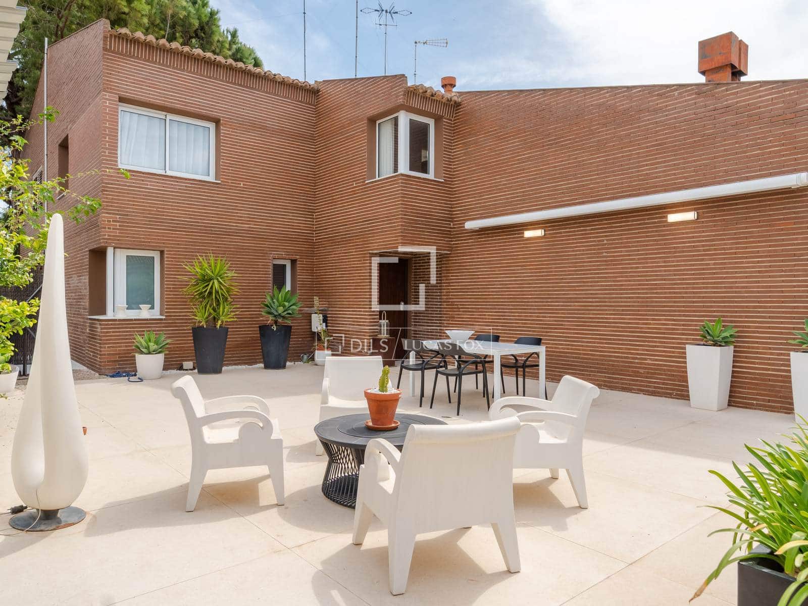 Villa/Maison de 4 chambres à louer à Burjassot avec piscine - 3 800 € (Ref: 8220835)