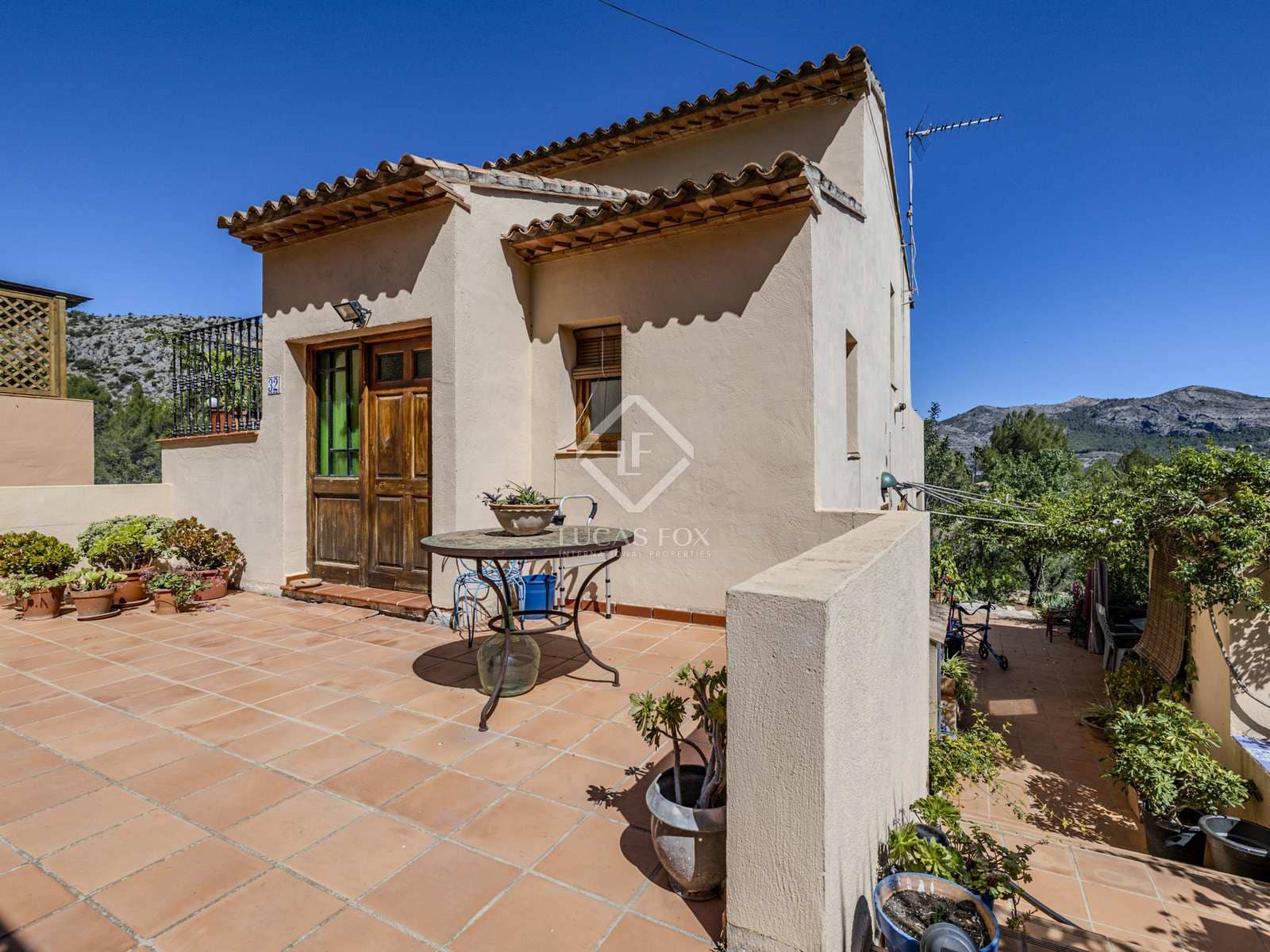 12 bedroom Villa for sale in Jalon / Xalo with pool garage - € 1,115,000 (Ref: 8232458)