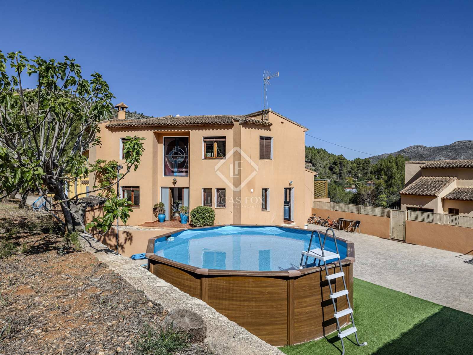 12 bedroom Villa for sale in Jalon / Xalo with pool garage - € 1,115,000 (Ref: 8232458)