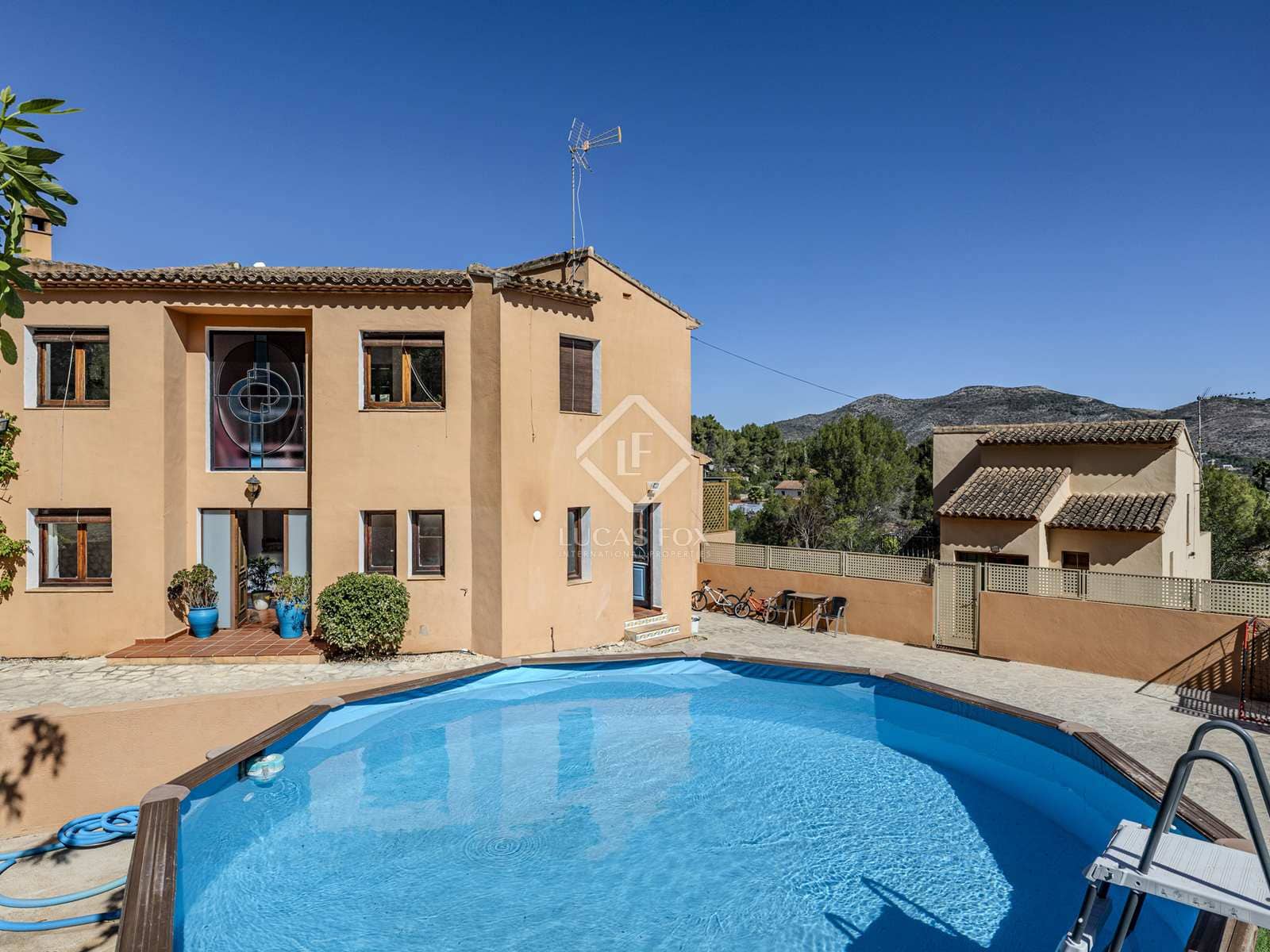 12 bedroom Villa for sale in Jalon / Xalo with pool garage - € 1,115,000 (Ref: 8232458)