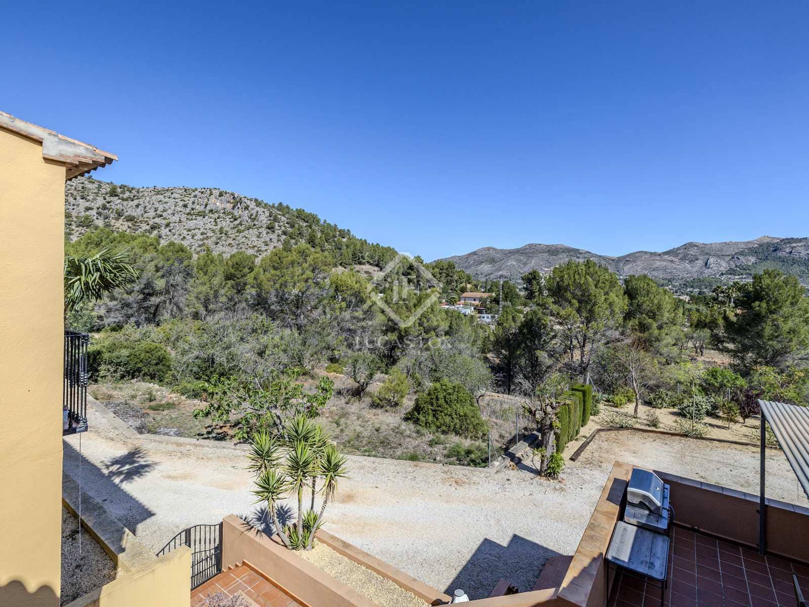 12 bedroom Villa for sale in Jalon / Xalo with pool garage - € 1,115,000 (Ref: 8232458)