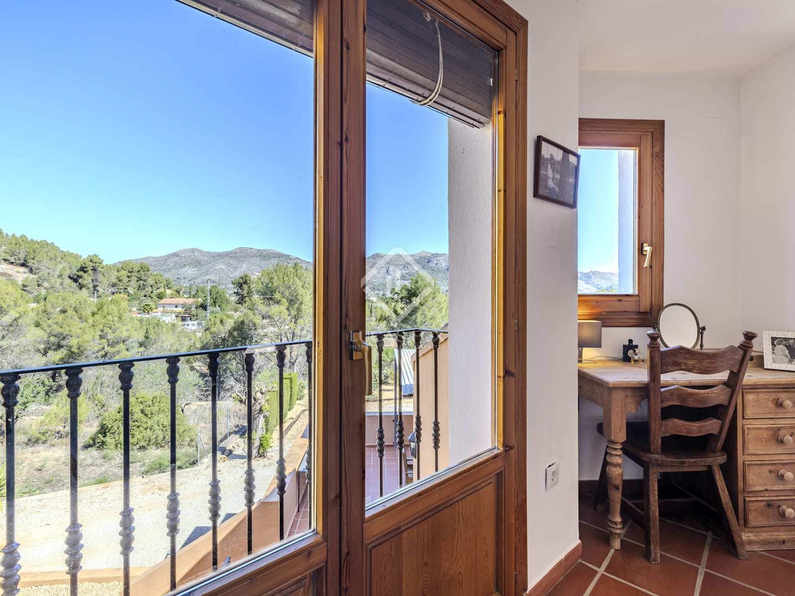 12 bedroom Villa for sale in Jalon / Xalo with pool garage - € 1,115,000 (Ref: 8232458)