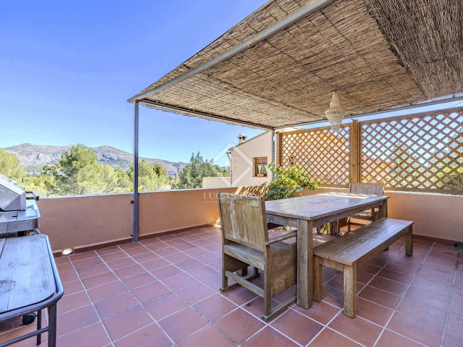 12 bedroom Villa for sale in Jalon / Xalo with pool garage - € 1,115,000 (Ref: 8232458)