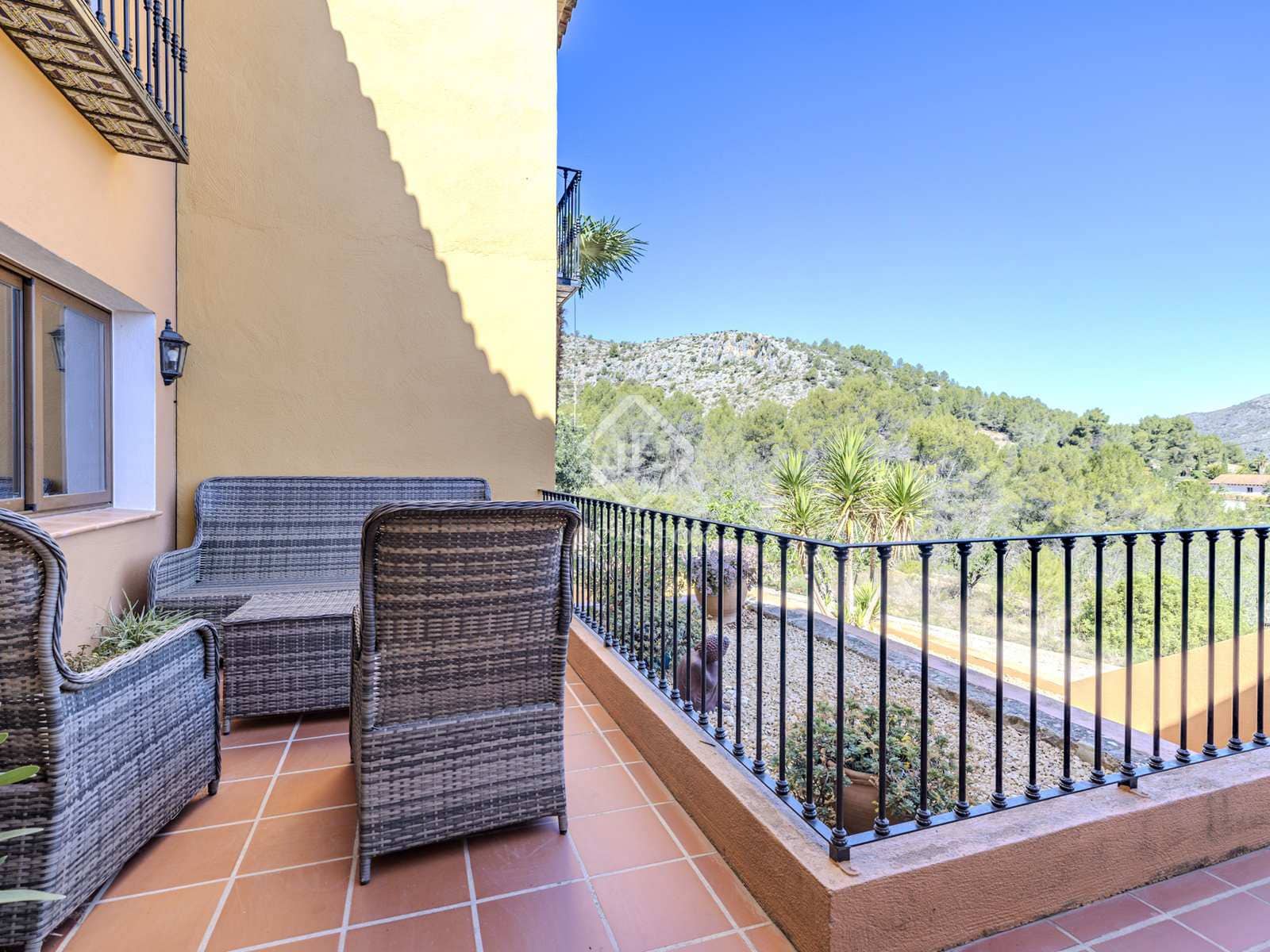 12 bedroom Villa for sale in Jalon / Xalo with pool garage - € 1,115,000 (Ref: 8232458)