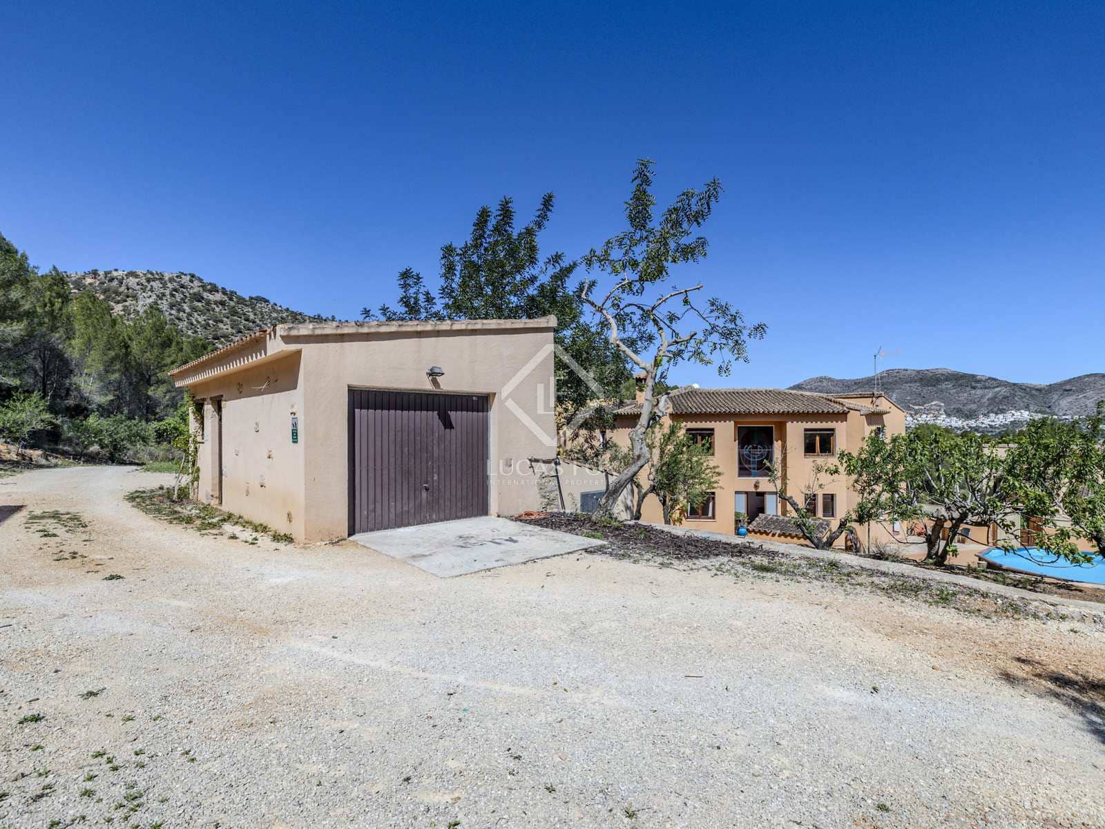 12 bedroom Villa for sale in Jalon / Xalo with pool garage - € 1,115,000 (Ref: 8232458)