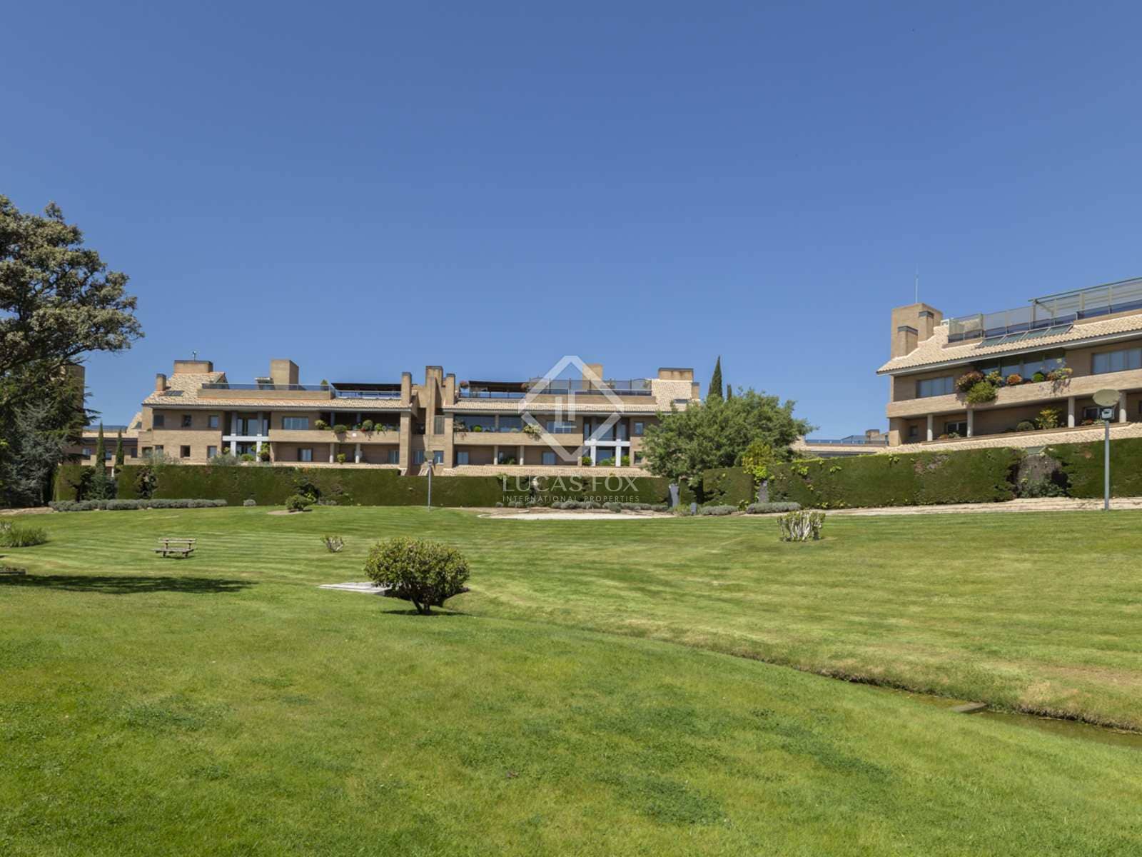 Appartement de 5 chambres à louer à Pozuelo de Alarcon avec piscine garage - 6 500 € (Ref: 8237334)