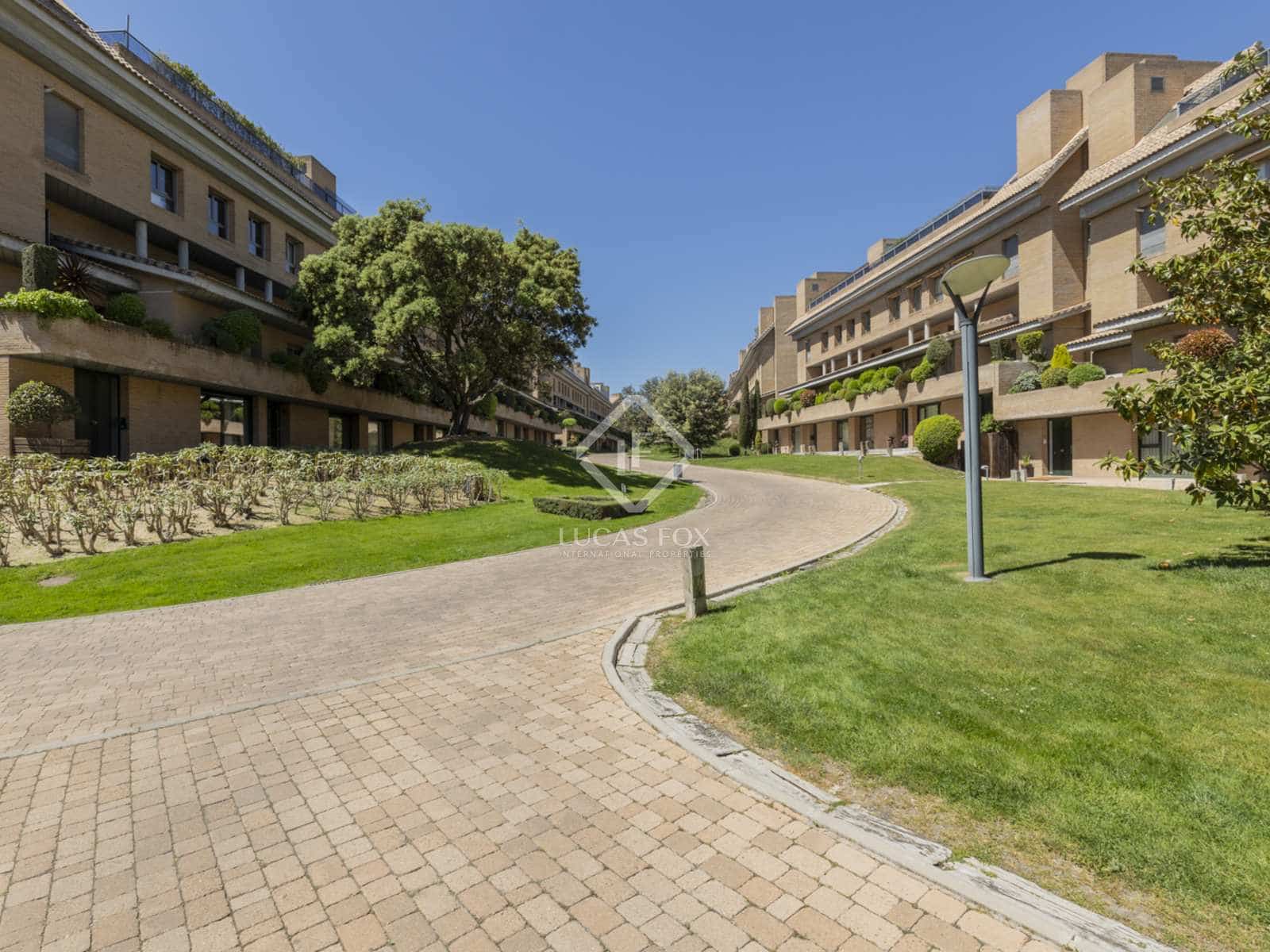 Appartement de 5 chambres à louer à Pozuelo de Alarcon avec piscine garage - 6 500 € (Ref: 8237334)