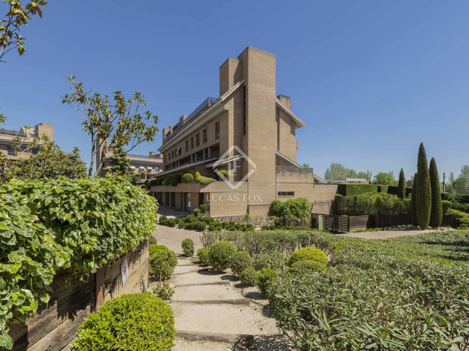 Appartement de 5 chambres à louer à Pozuelo de Alarcon avec piscine garage - 6 500 € (Ref: 8237334)