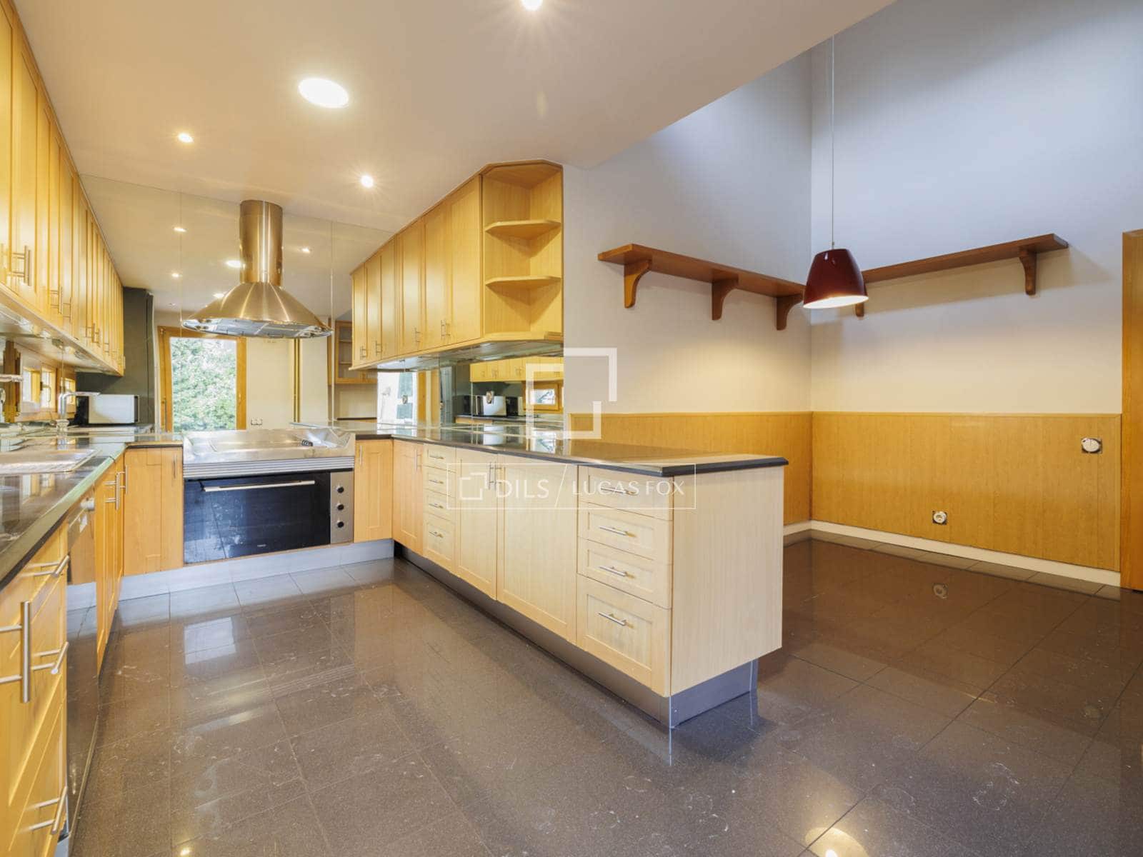 Appartement de 5 chambres à louer à Pozuelo de Alarcon avec piscine garage - 6 500 € (Ref: 8237334)