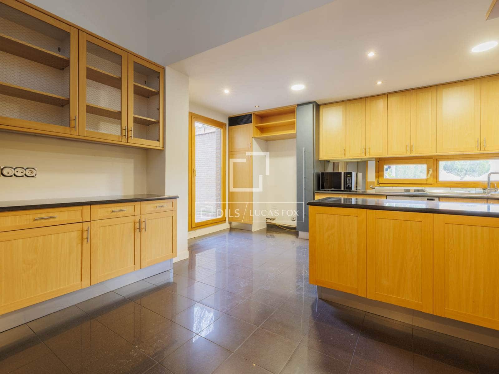 Appartement de 5 chambres à louer à Pozuelo de Alarcon avec piscine garage - 6 500 € (Ref: 8237334)