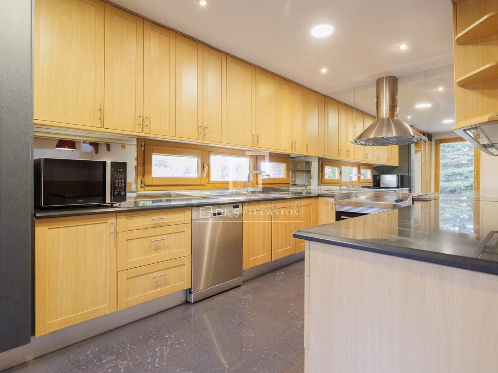Appartement de 5 chambres à louer à Pozuelo de Alarcon avec piscine garage - 6 500 € (Ref: 8237334)
