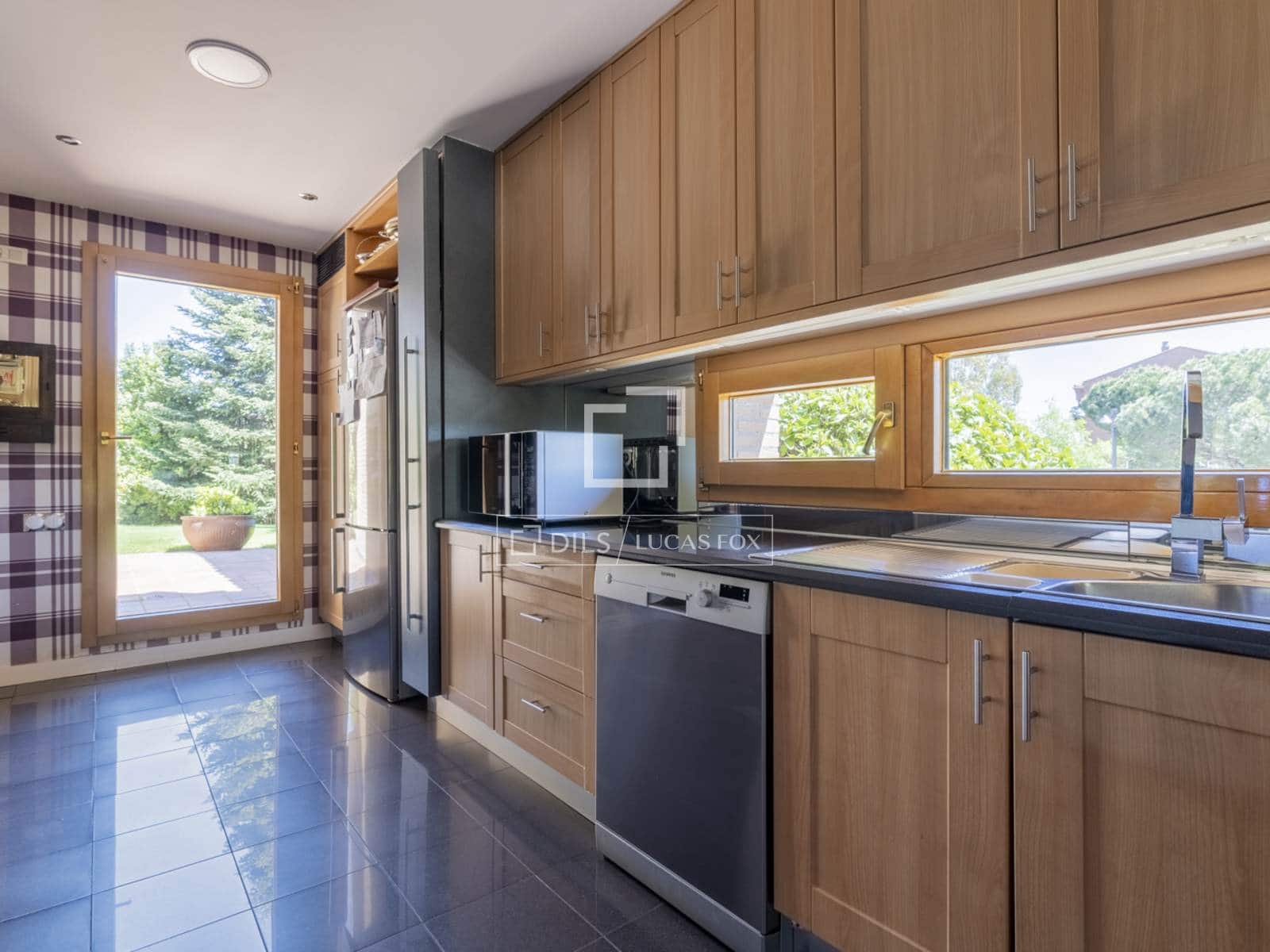 Appartement de 5 chambres à louer à Pozuelo de Alarcon avec piscine garage - 6 500 € (Ref: 8237334)