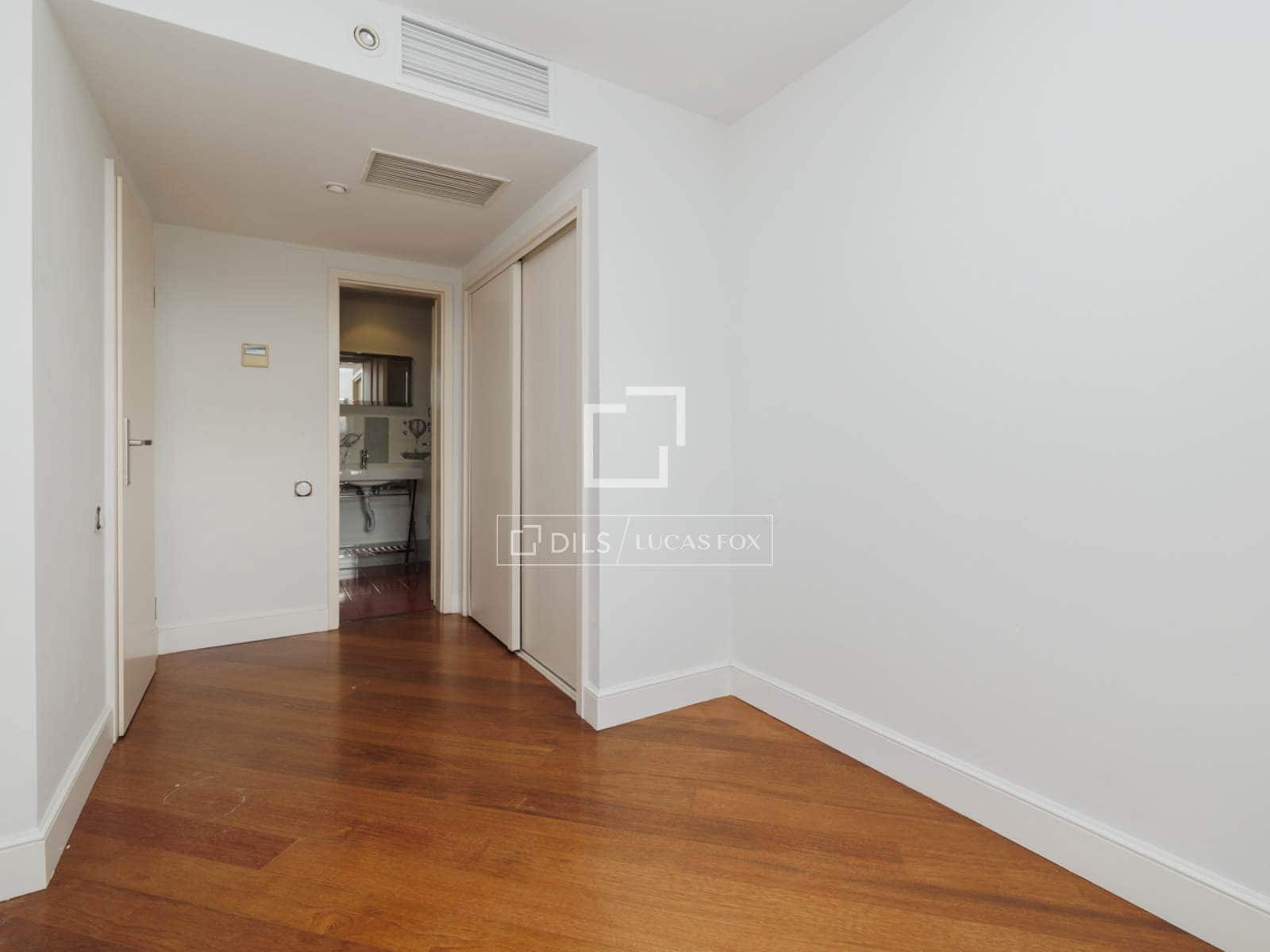 Appartement de 5 chambres à louer à Pozuelo de Alarcon avec piscine garage - 6 500 € (Ref: 8237334)