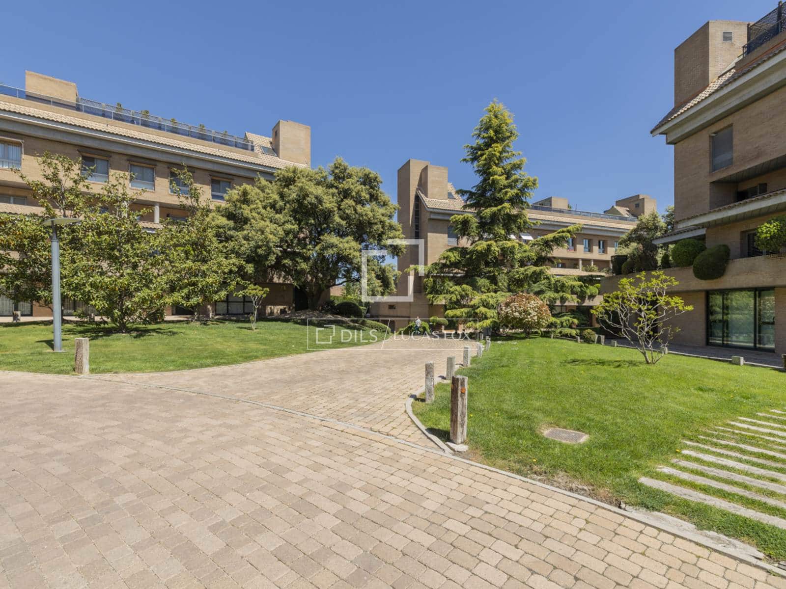 Appartement de 5 chambres à louer à Pozuelo de Alarcon avec piscine garage - 6 500 € (Ref: 8237334)