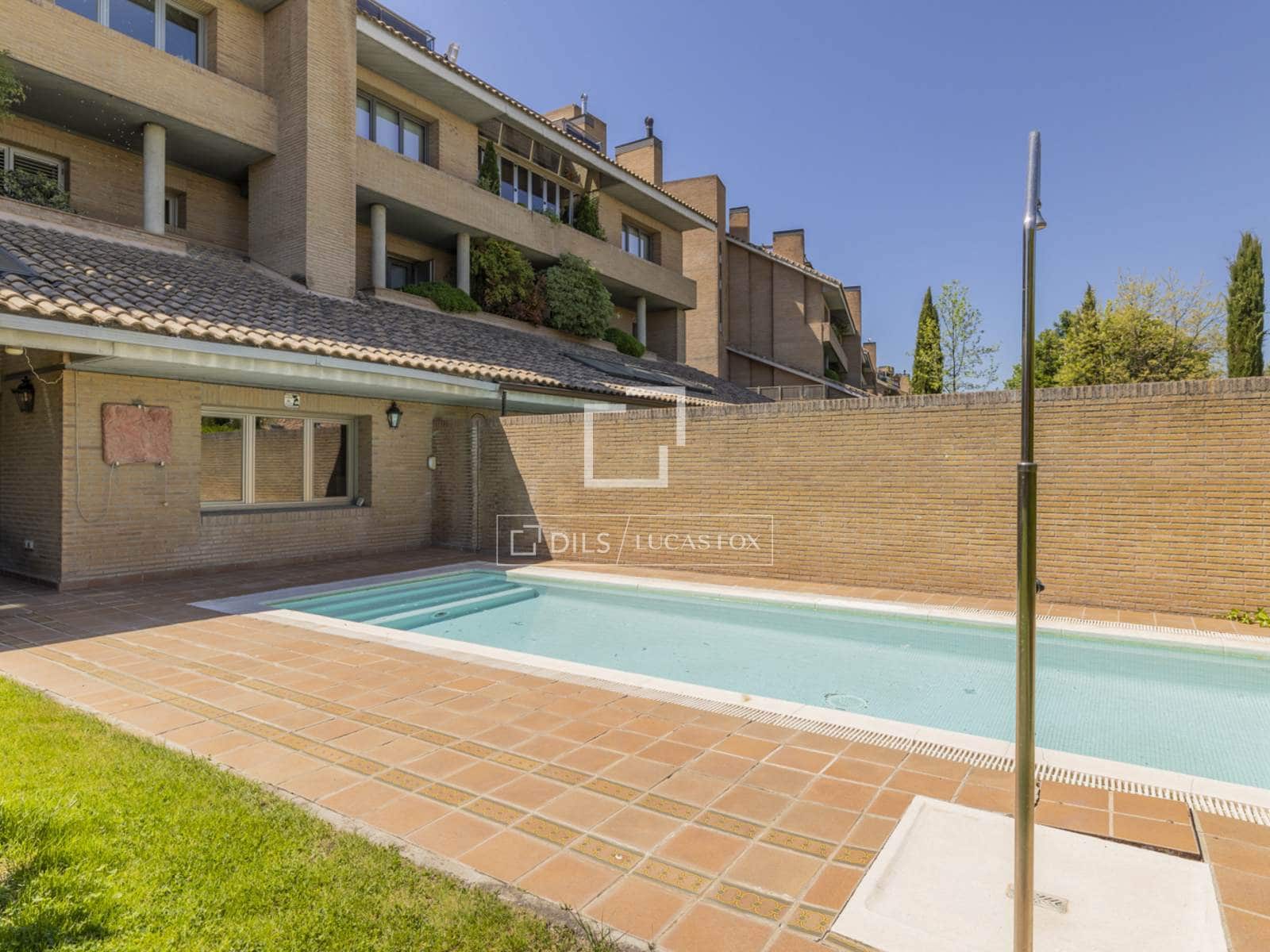 Appartement de 5 chambres à louer à Pozuelo de Alarcon avec piscine garage - 6 500 € (Ref: 8237334)