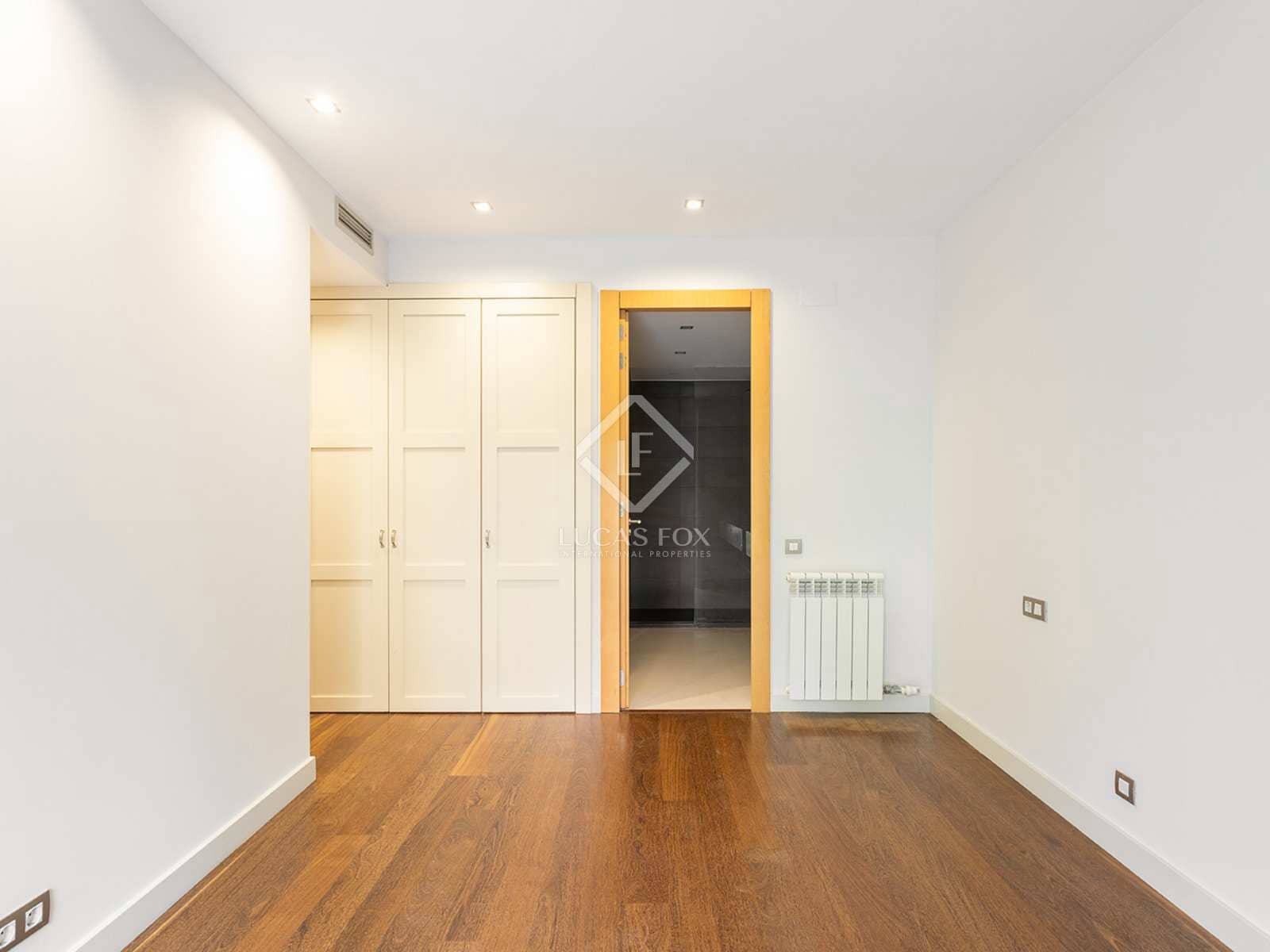 3 sypialnia Apartament na sprzedaż w Miasto Barcelona z garażem - 1 850 000 € (Ref: 8237335)