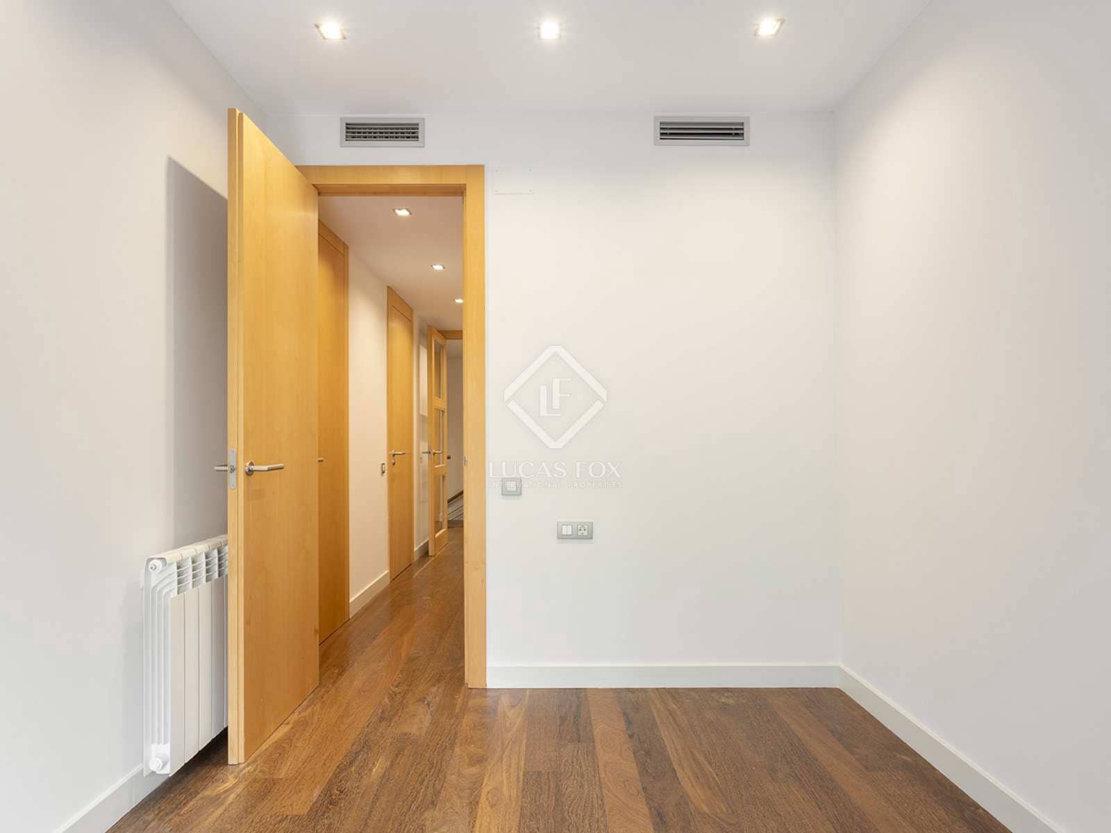 3 sypialnia Apartament na sprzedaż w Miasto Barcelona z garażem - 1 850 000 € (Ref: 8237335)