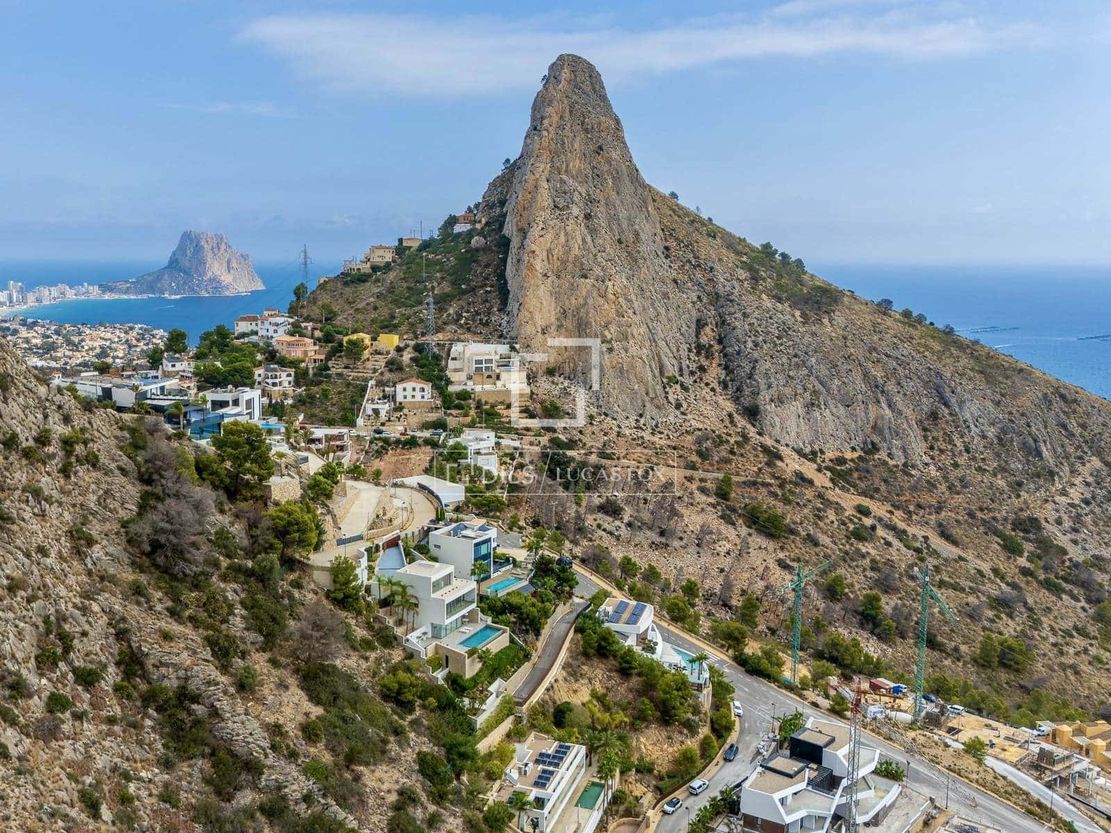 2 bedroom Apartment for sale in Altea with pool garage - € 549,000 (Ref: 8241170)