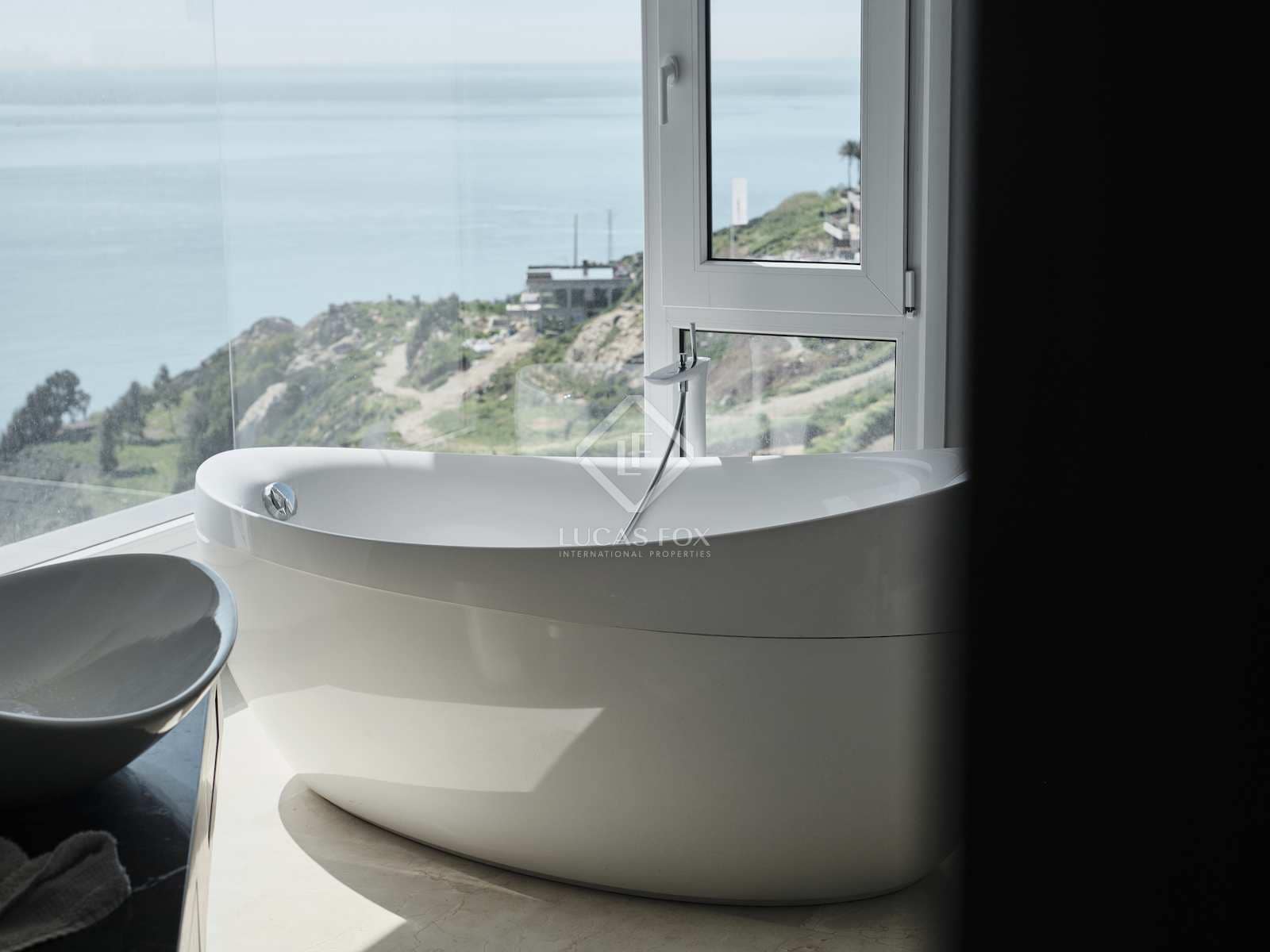 5 soverom Villa til salgs i Manilva med svømmebasseng garasje - € 3 295 000 (Ref: 8242695)