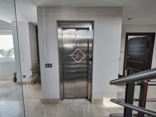 5 soverom Villa til salgs i Manilva med svømmebasseng garasje - € 3 295 000 (Ref: 8242695)