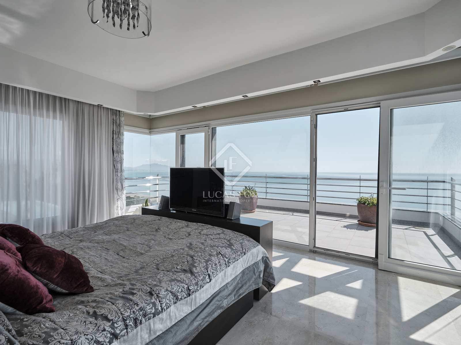 5 soverom Villa til salgs i Manilva med svømmebasseng garasje - € 3 295 000 (Ref: 8242695)