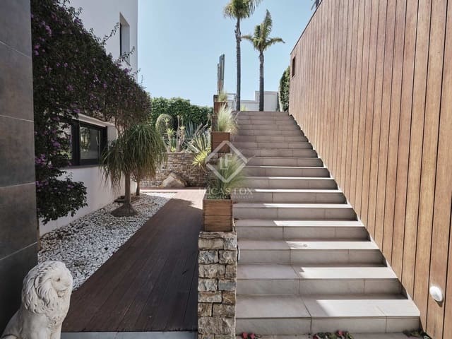 5 soverom Villa til salgs i Manilva med svømmebasseng garasje - € 3 295 000 (Ref: 8242695)