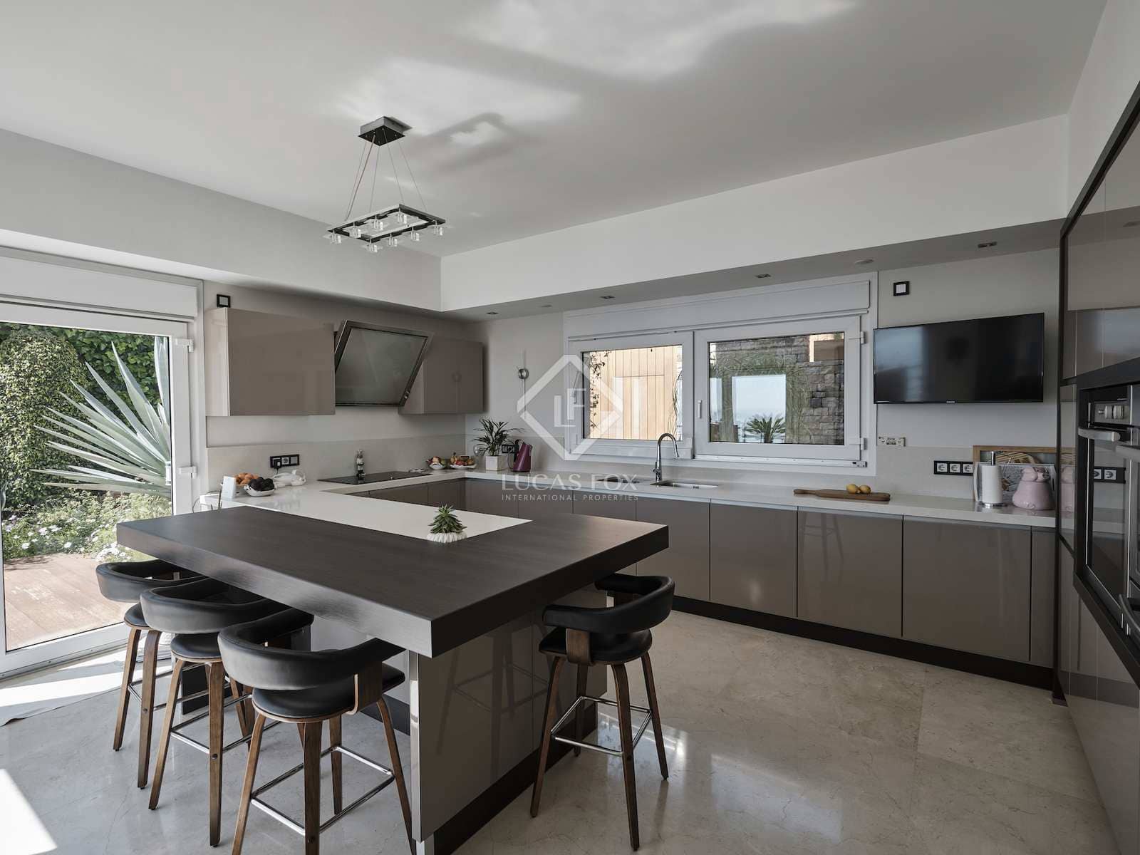 5 soverom Villa til salgs i Manilva med svømmebasseng garasje - € 3 295 000 (Ref: 8242695)