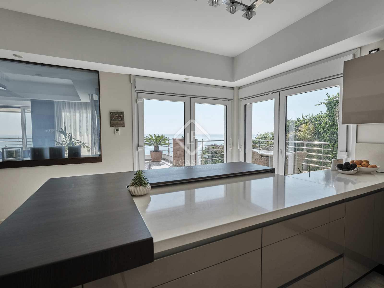 5 soverom Villa til salgs i Manilva med svømmebasseng garasje - € 3 295 000 (Ref: 8242695)