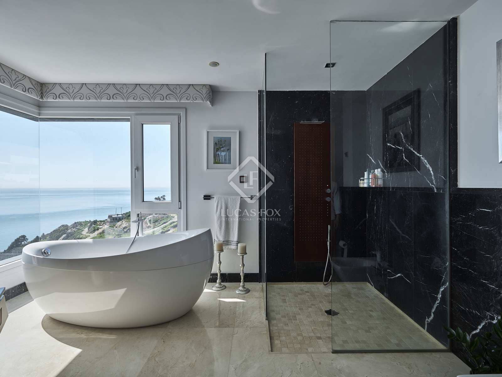 5 soverom Villa til salgs i Manilva med svømmebasseng garasje - € 3 295 000 (Ref: 8242695)