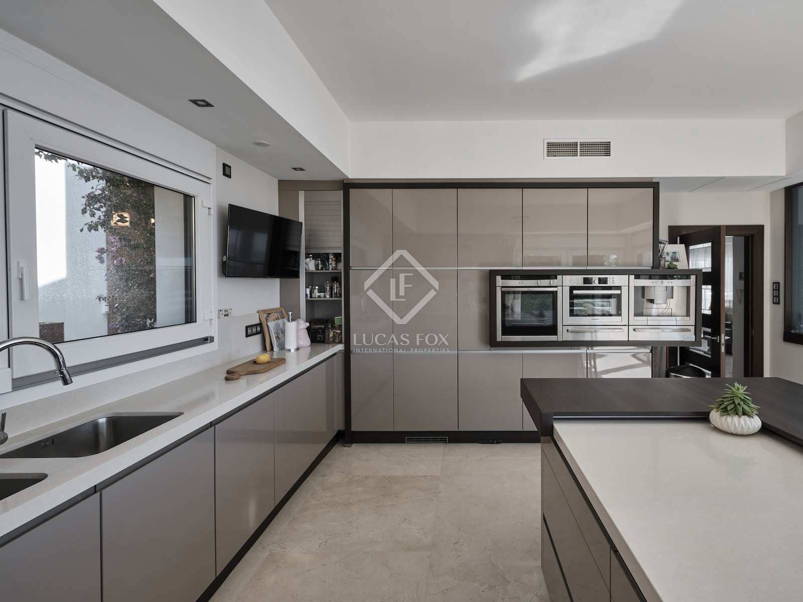 5 soverom Villa til salgs i Manilva med svømmebasseng garasje - € 3 295 000 (Ref: 8242695)