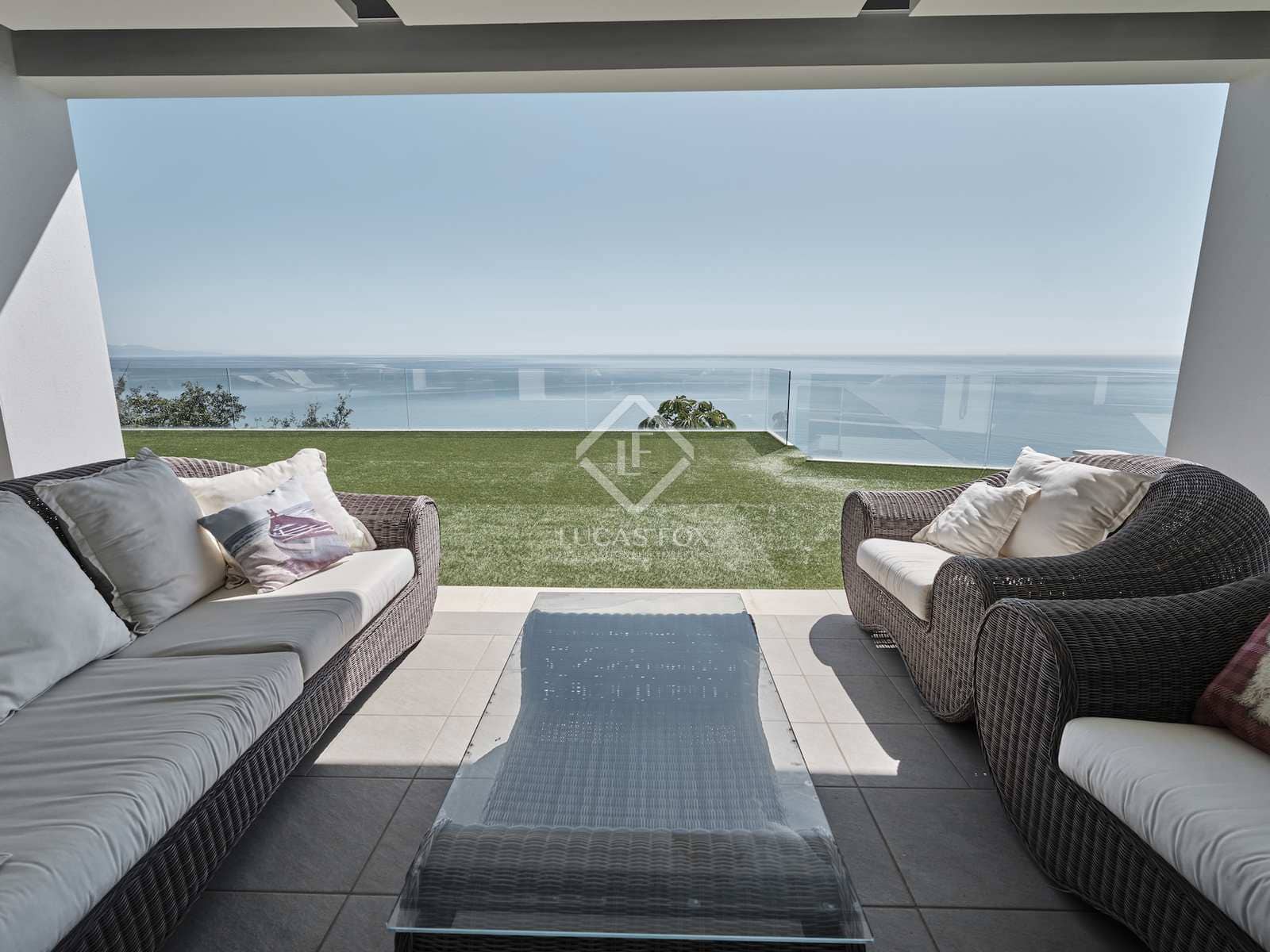 5 soverom Villa til salgs i Manilva med svømmebasseng garasje - € 3 295 000 (Ref: 8242695)