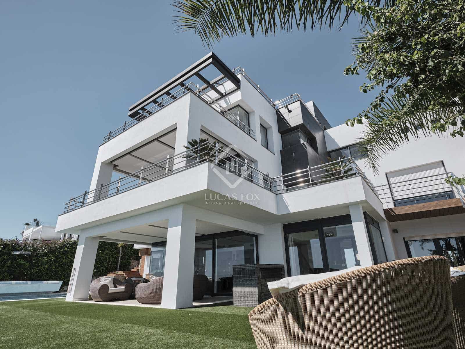 5 soverom Villa til salgs i Manilva med svømmebasseng garasje - € 3 295 000 (Ref: 8242695)