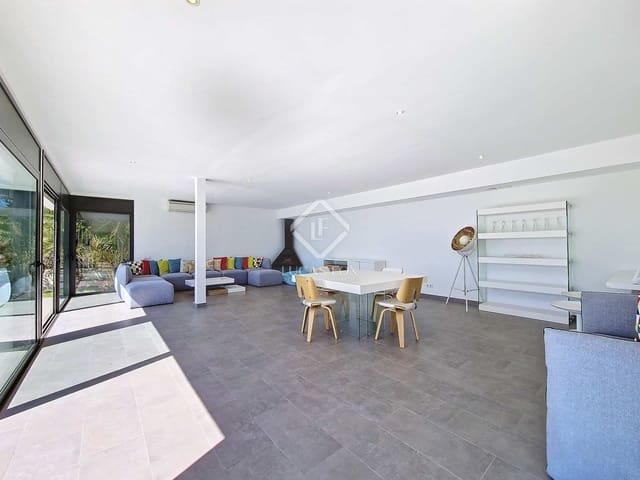 5 Zimmer Villa zu vermieten in Vilanova i la Geltrú mit Garage - 8.000 € (Ref: 8243514)