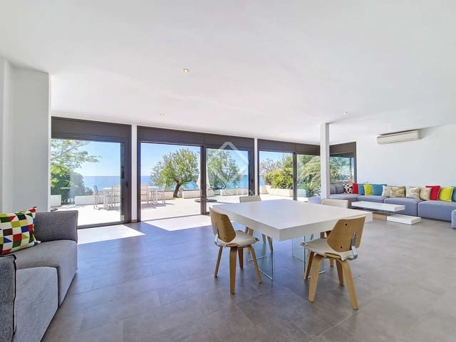 5 Zimmer Villa zu vermieten in Vilanova i la Geltrú mit Garage - 8.000 € (Ref: 8243514)