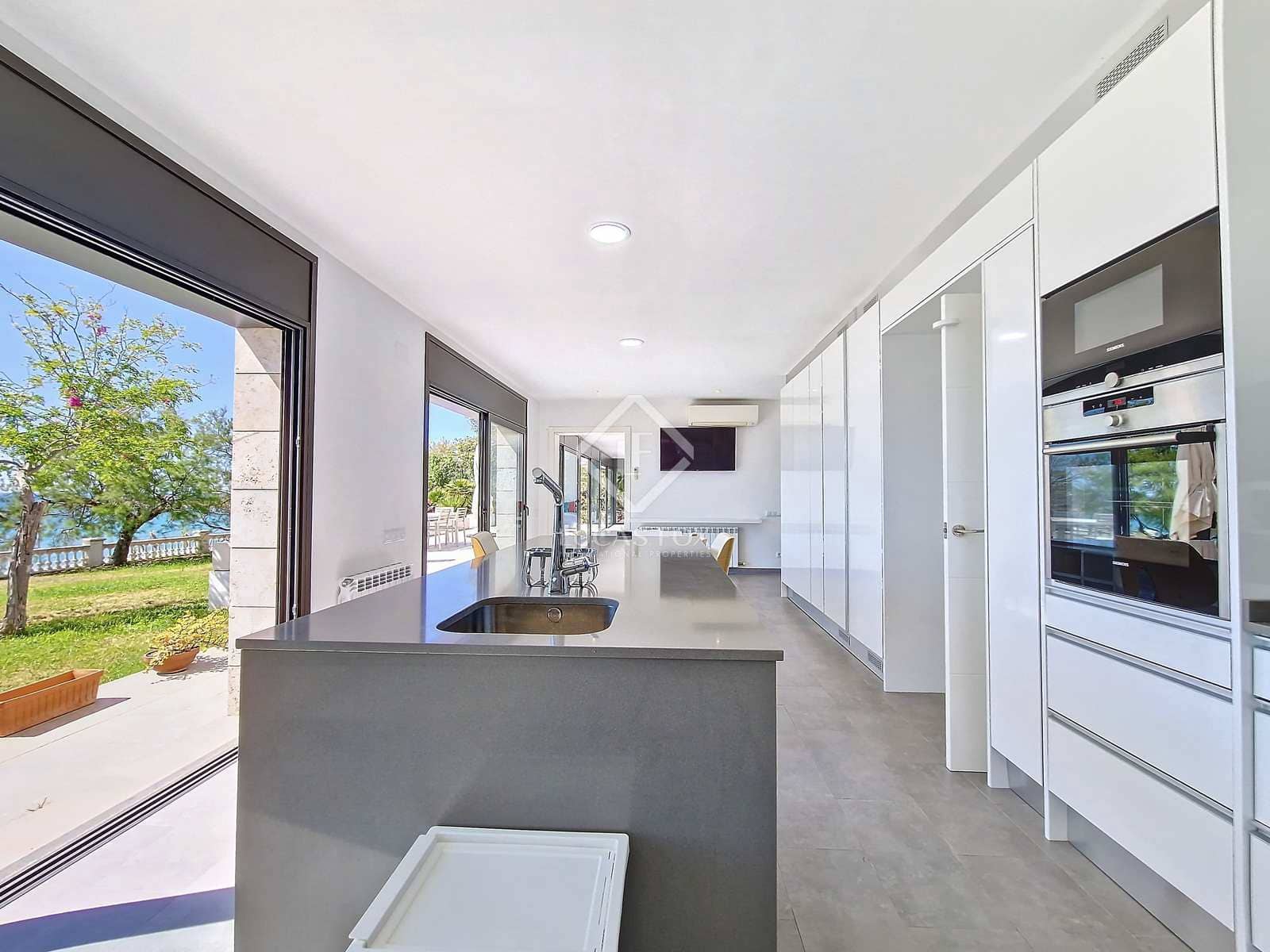 5 soveværelse Villa til leje i Vilanova i la Geltru med garage - € 8.000 (Ref: 8243514)