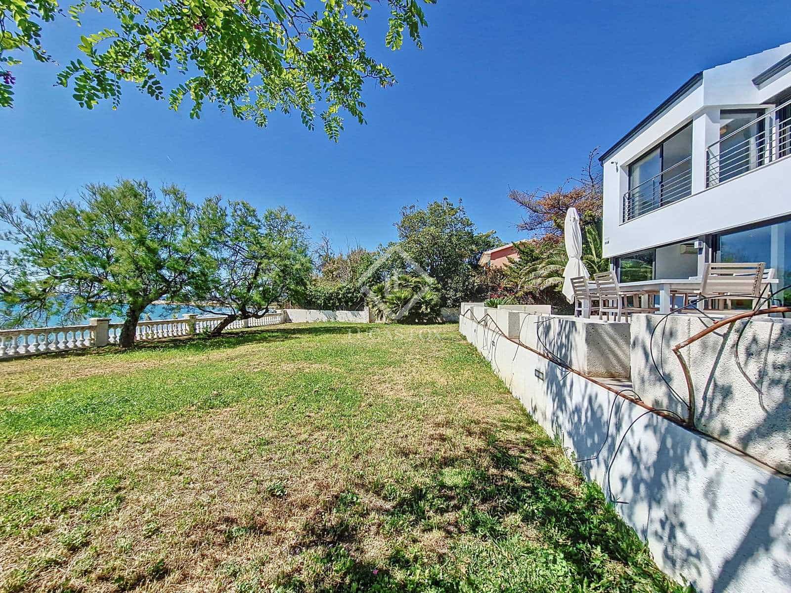5 soveværelse Villa til leje i Vilanova i la Geltru med garage - € 8.000 (Ref: 8243514)