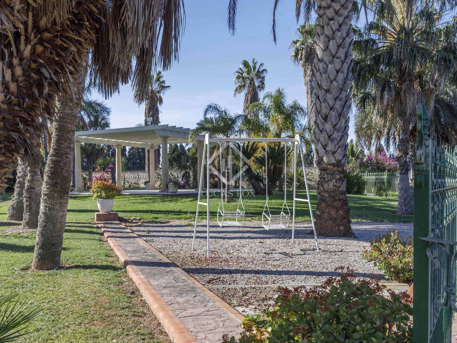 7 soveværelse Villa til salg i La Pobla de Vallbona med swimmingpool garage - € 1.950.000 (Ref: 8244413)