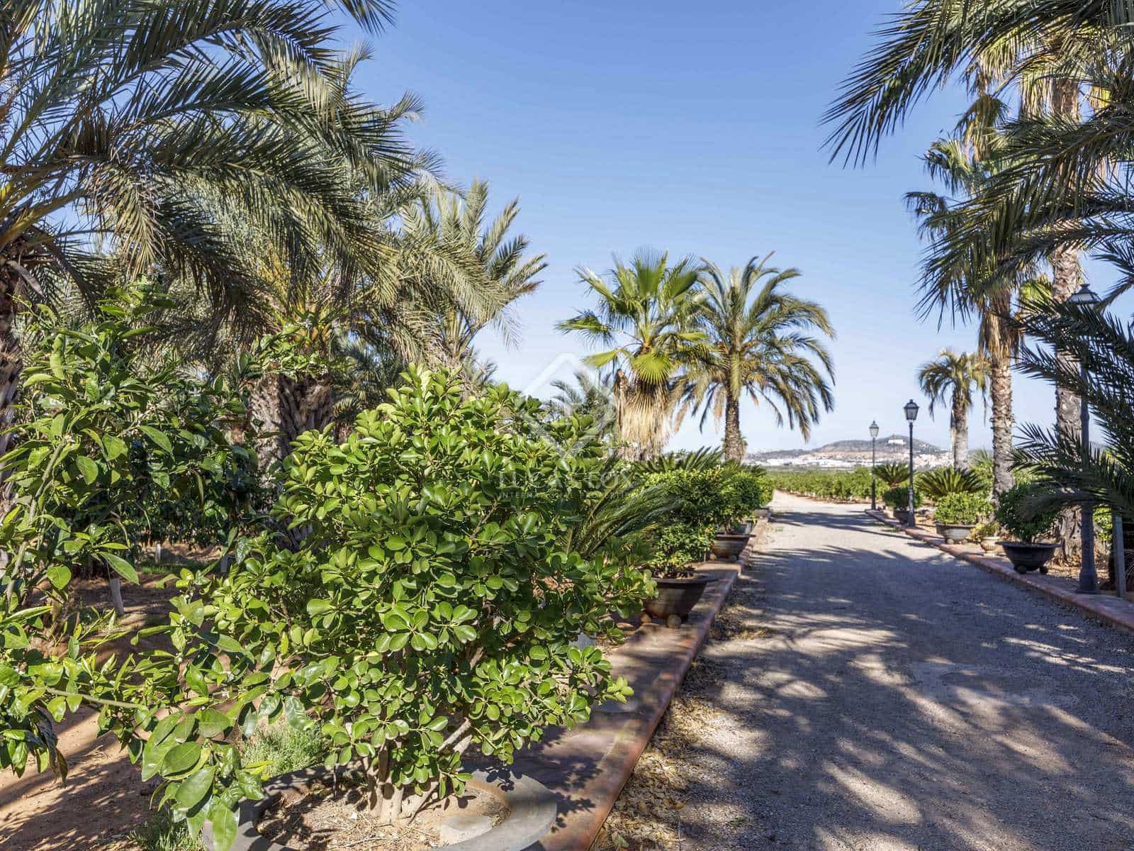 7 soveværelse Villa til salg i La Pobla de Vallbona med swimmingpool garage - € 1.950.000 (Ref: 8244413)