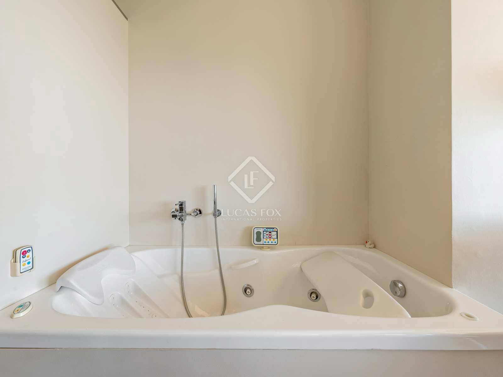 4 slaapkamer Villa te koop in Tamarit met zwembad garage - € 2.490.000 (Ref: 8246471)