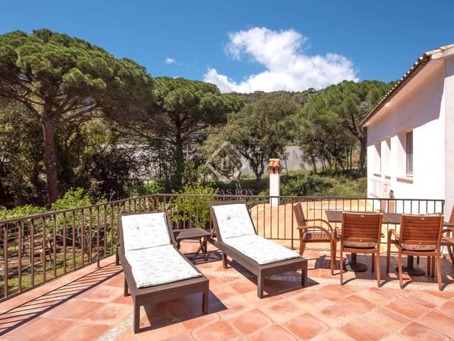 8 slaapkamer Villa te koop in Platja d'Aro, Castell-Platja d'Aro met garage - € 1.500.000 (Ref: 8255011)