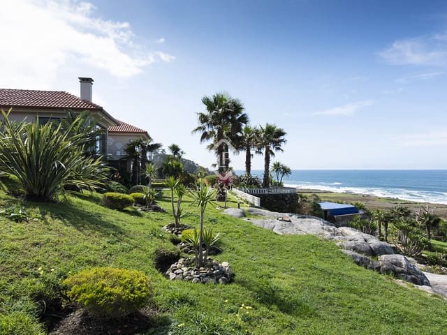 4 bedroom Villa for sale in Oia with pool garage - € 1,800,000 (Ref: 8279833)