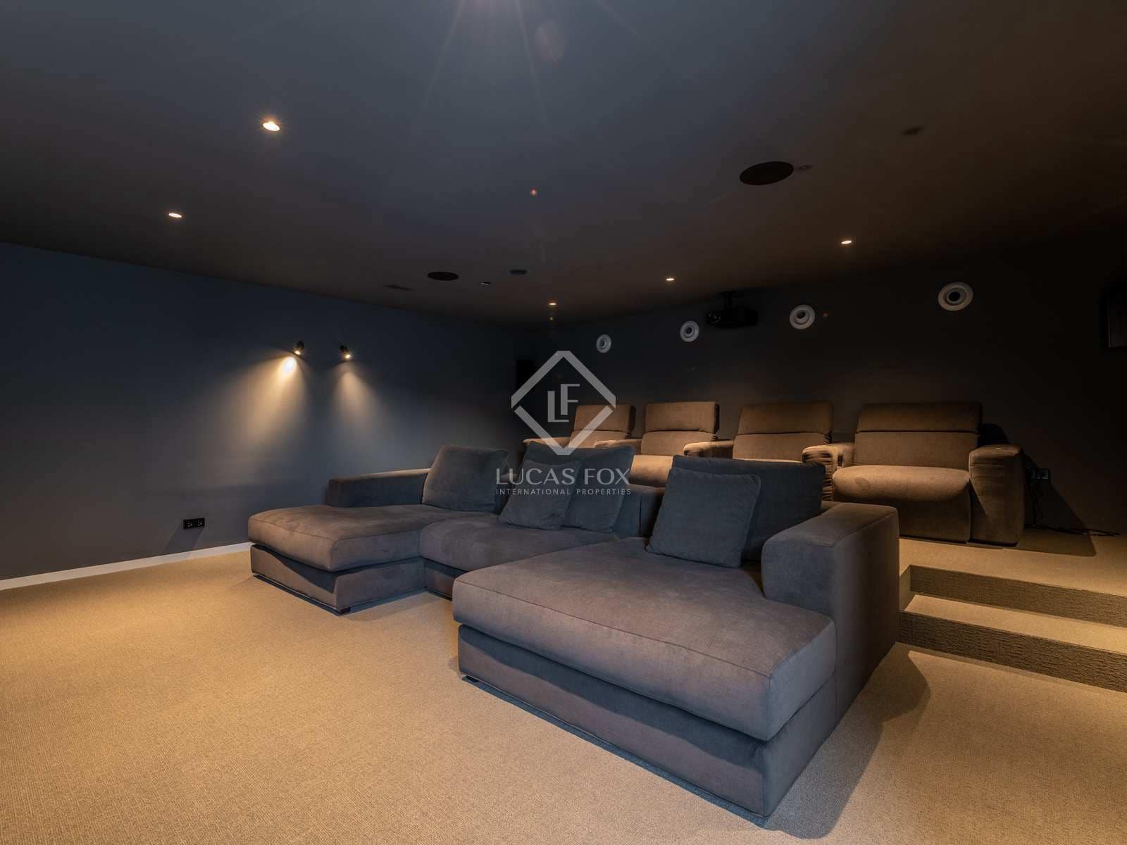 6 soverom Villa til salgs i Alicante by med svømmebasseng - € 3 500 000 (Ref: 8297235)