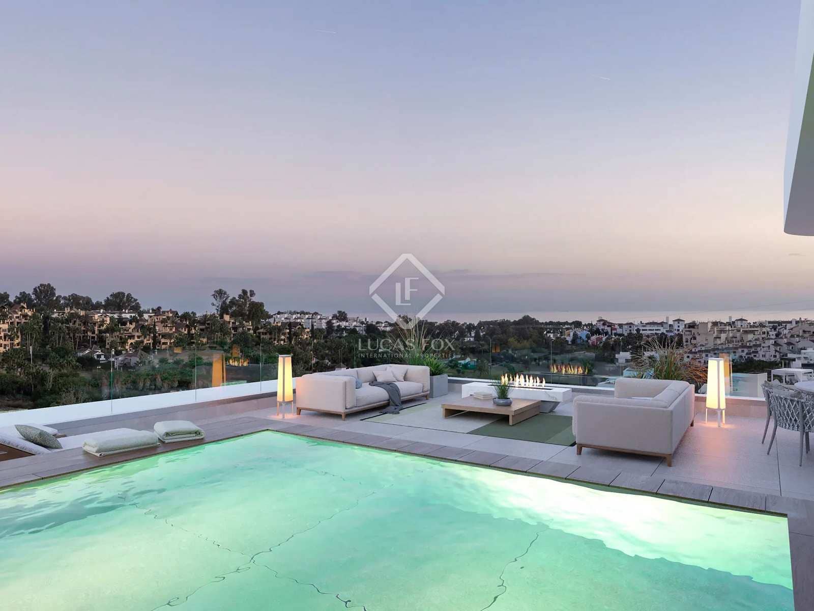 4 bedroom Villa for sale in Estepona with pool garage - € 1,350,000 (Ref: 8301348)