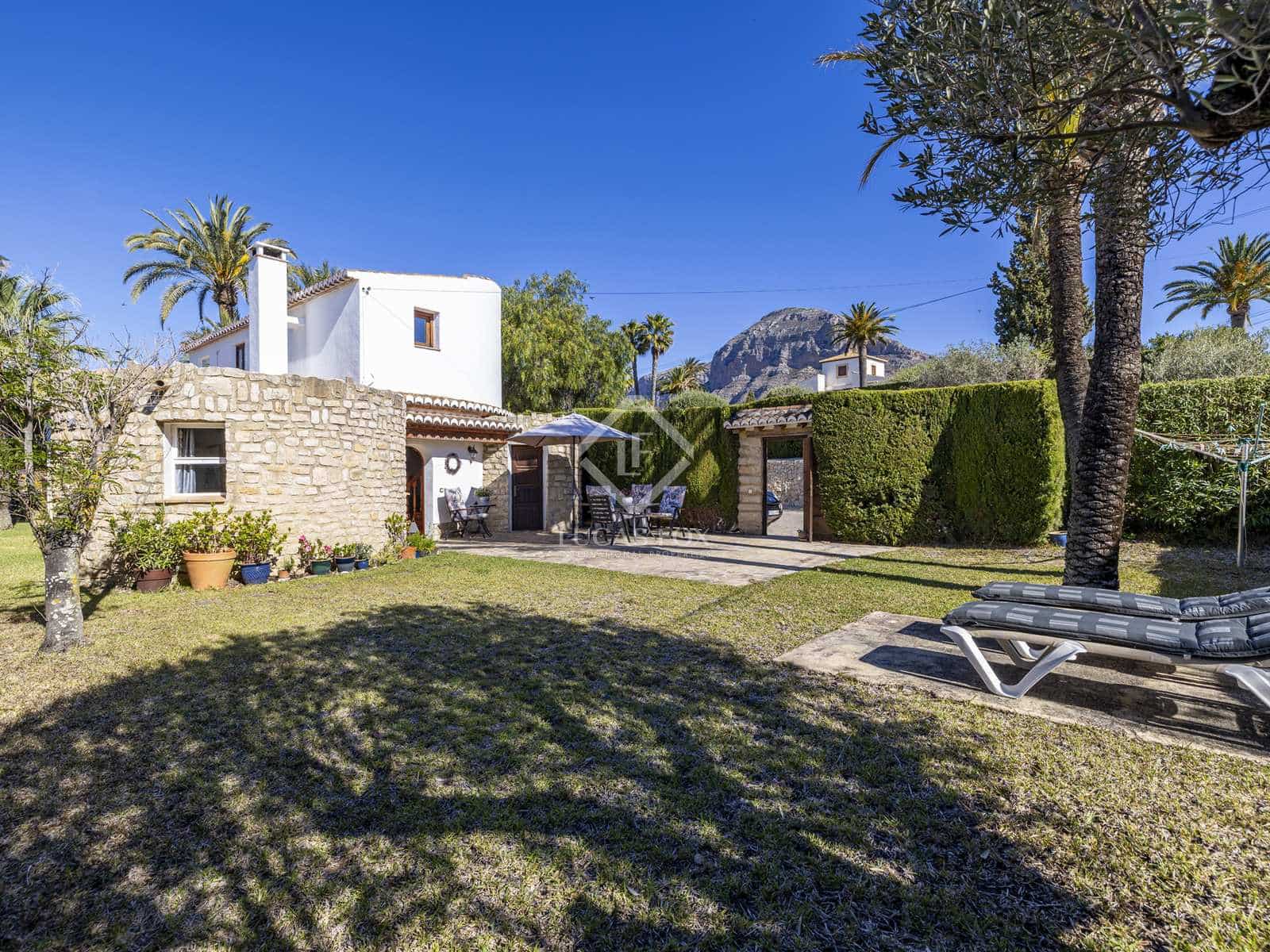 6 bedroom Villa for sale in Javea / Xabia with pool garage - € 1,590,000 (Ref: 8307706)