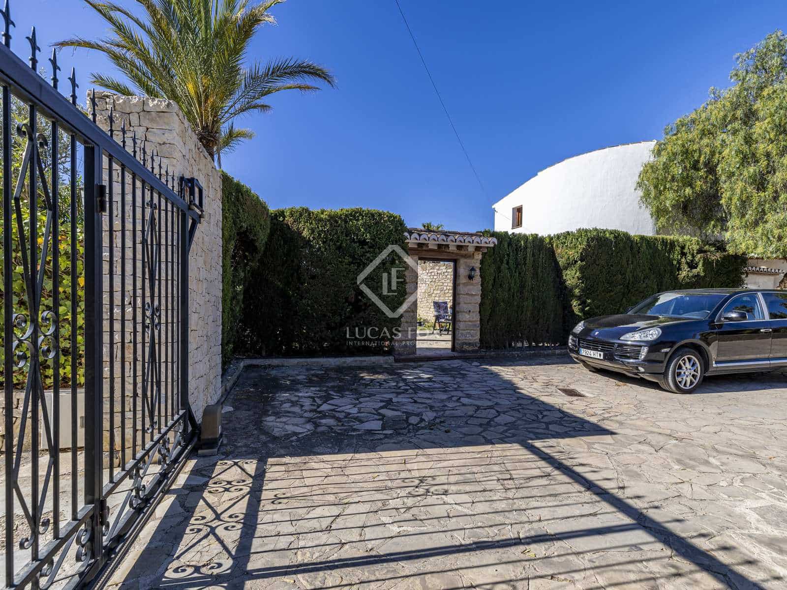 6 bedroom Villa for sale in Javea / Xabia with pool garage - € 1,590,000 (Ref: 8307706)