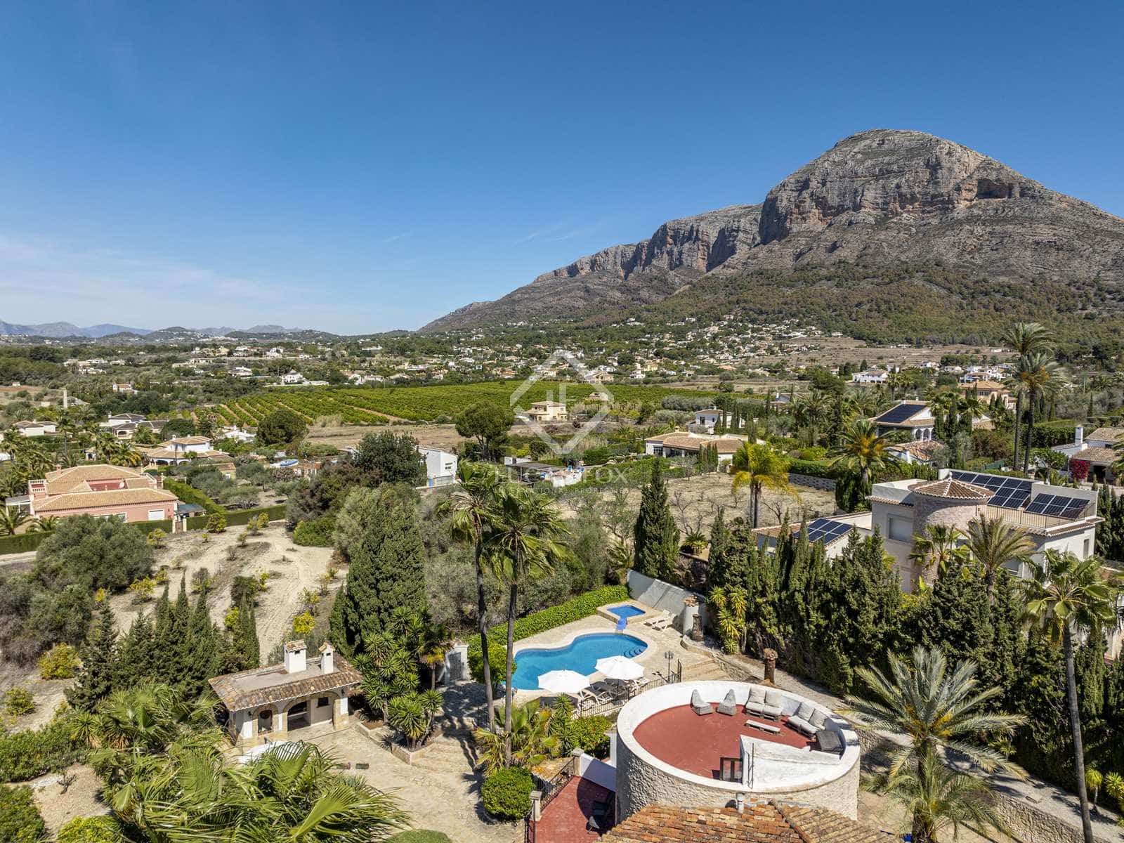 6 bedroom Villa for sale in Javea / Xabia with pool garage - € 1,590,000 (Ref: 8307706)