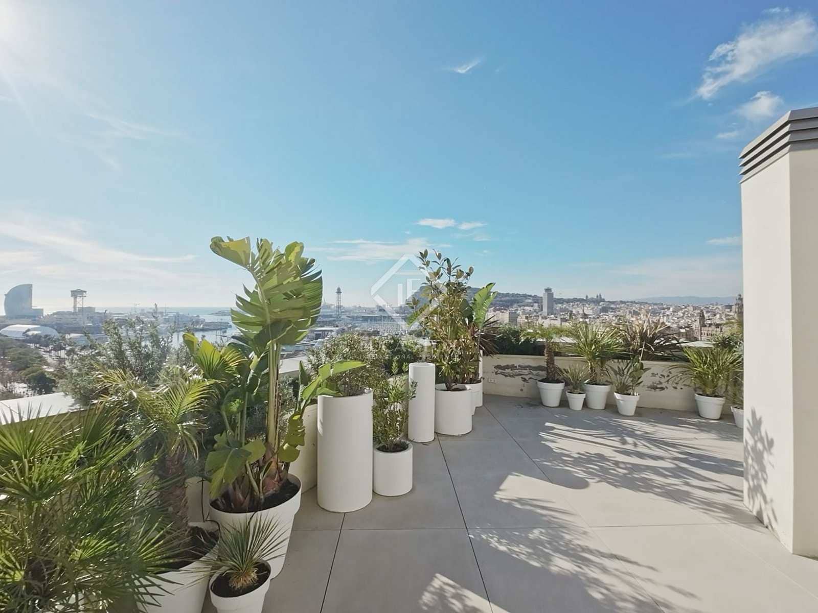 4 soveværelse Penthouse til salg i Barcelona by med swimmingpool garage - € 4.495.000 (Ref: 8312321)