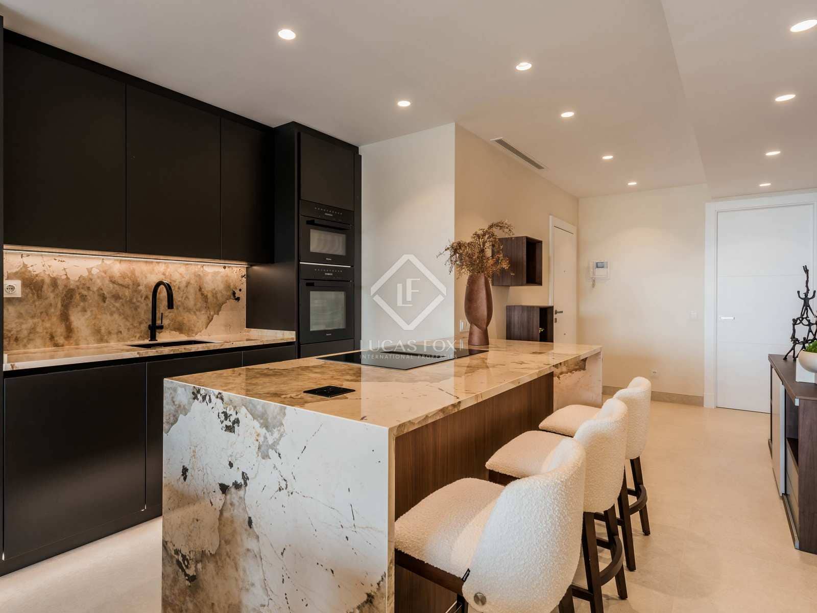 3 slaapkamer Appartement te koop in Estepona met zwembad garage - € 1.750.000 (Ref: 8316942)